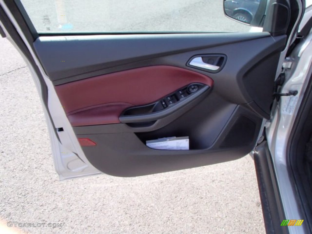 2013 Ford Focus SE Hatchback Tuscany Red Door Panel Photo #82372961