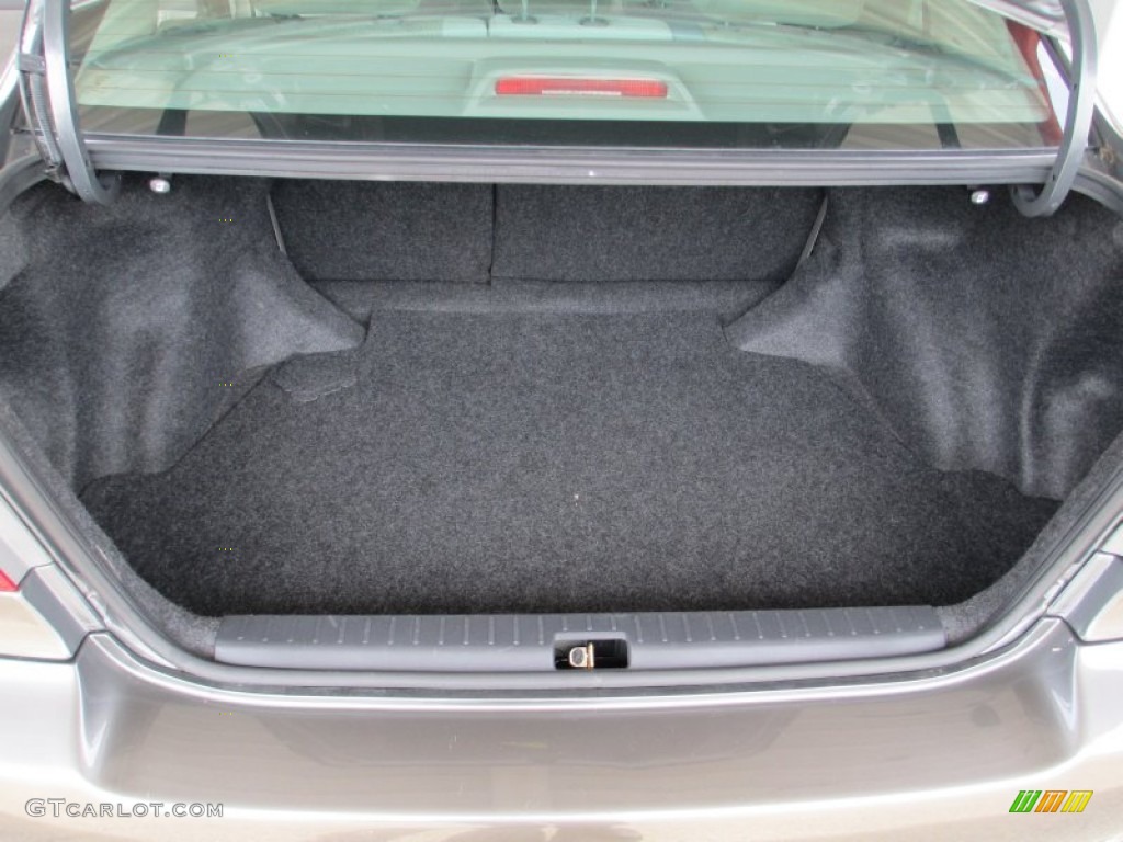 2007 Toyota Corolla LE Trunk Photos