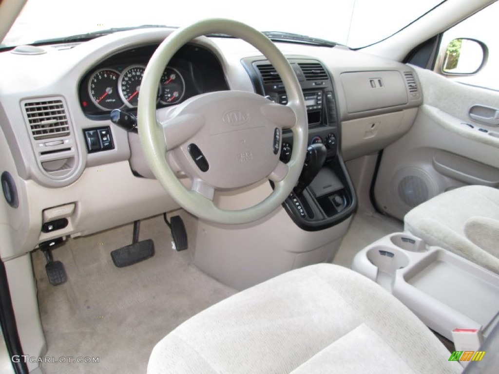 Beige Interior 2005 Kia Sedona LX Photo #82376920