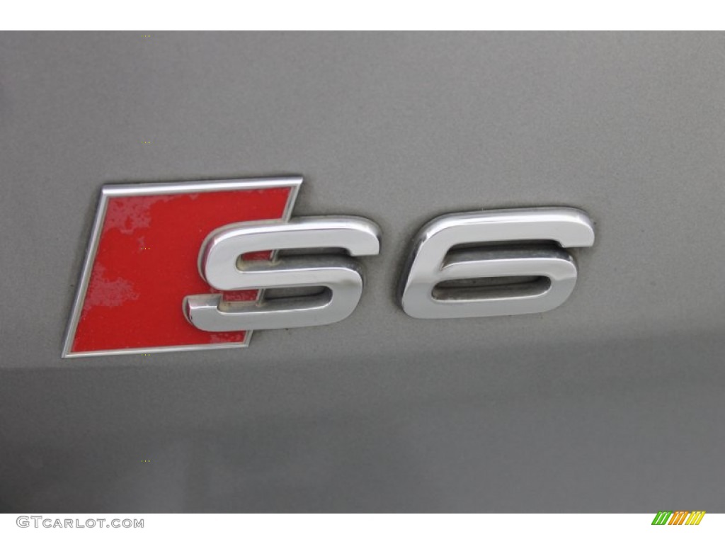 2002 Audi S6 4.2 quattro Avant Marks and Logos Photos
