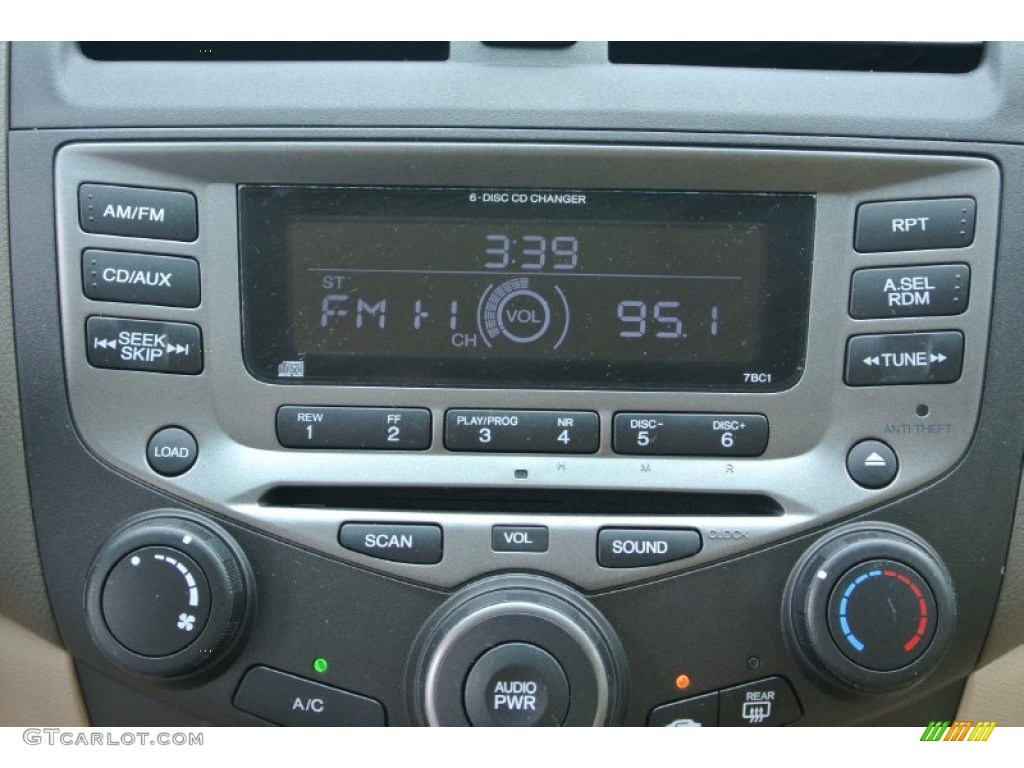 2007 Honda Accord SE Sedan Audio System Photo #82380143