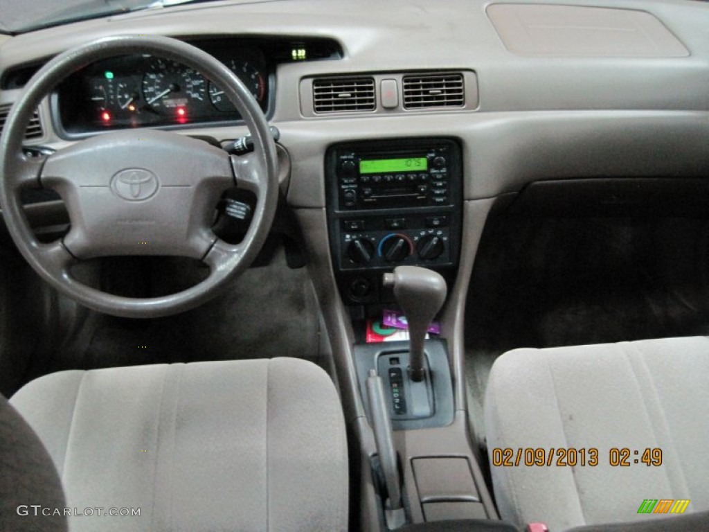 2001 Camry LE - Woodland Pearl / Oak photo #15