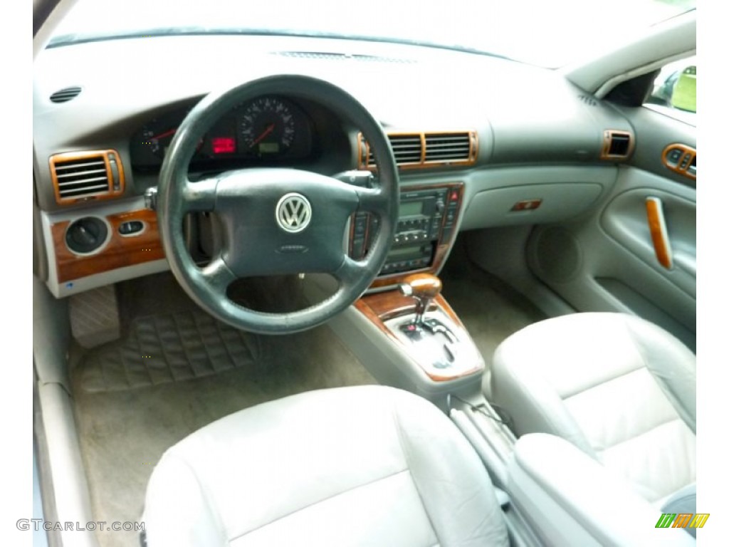 Grey Interior 2000 Volkswagen Passat GLX V6 AWD Sedan Photo #82382221