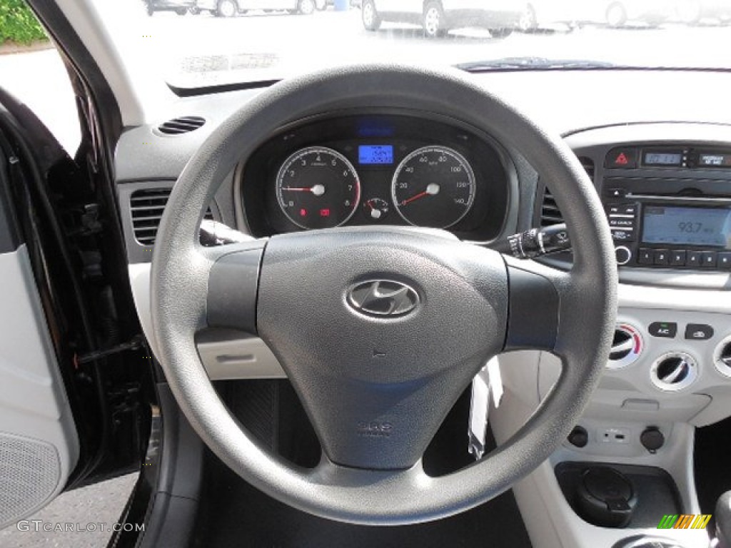 2010 Hyundai Accent GLS 4 Door Gray Steering Wheel Photo #82387121