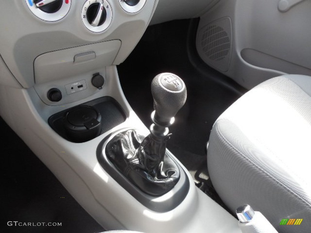 2010 Hyundai Accent GLS 4 Door Transmission Photos