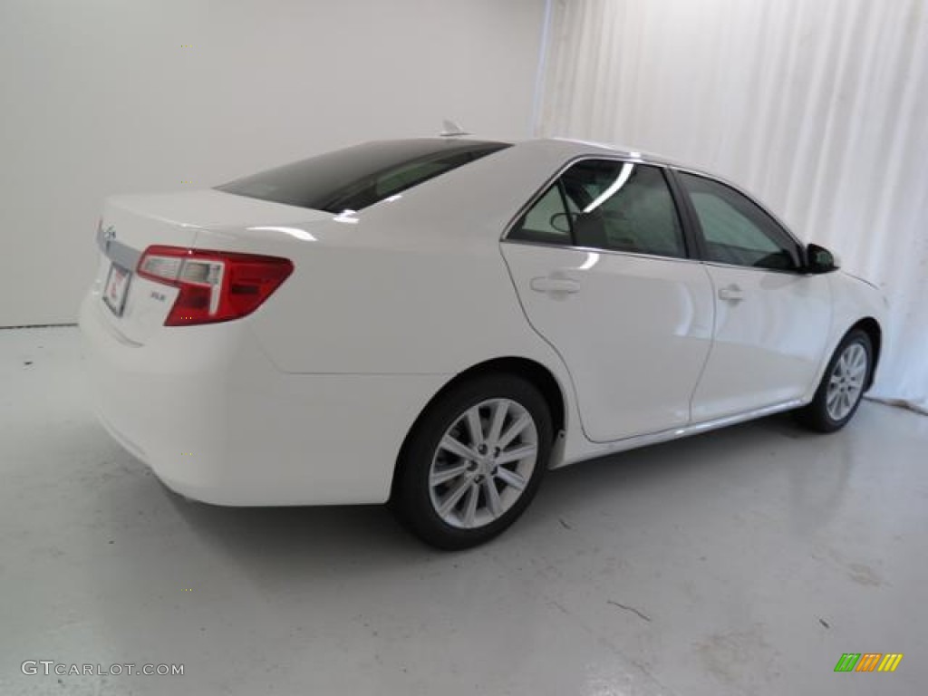 2013 Camry XLE V6 - Super White / Ash photo #19