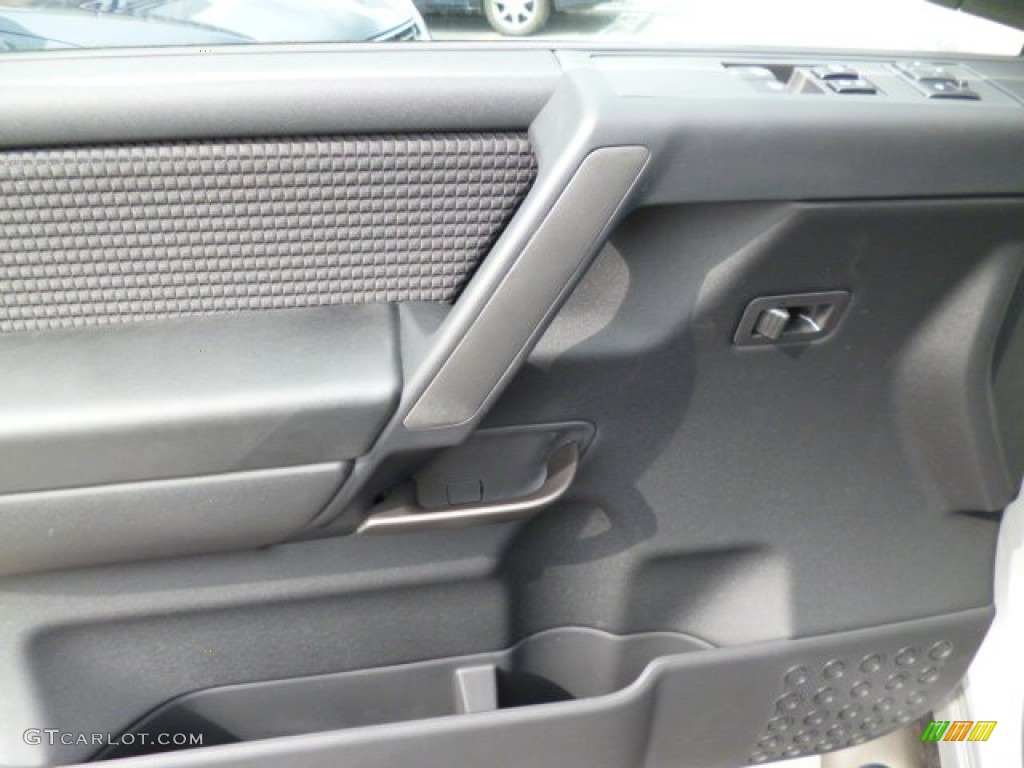 2013 Nissan Titan SV King Cab 4x4 Door Panel Photos