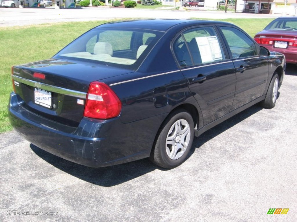 2004 Malibu Sedan - Navy Blue Metallic / Neutral photo #3