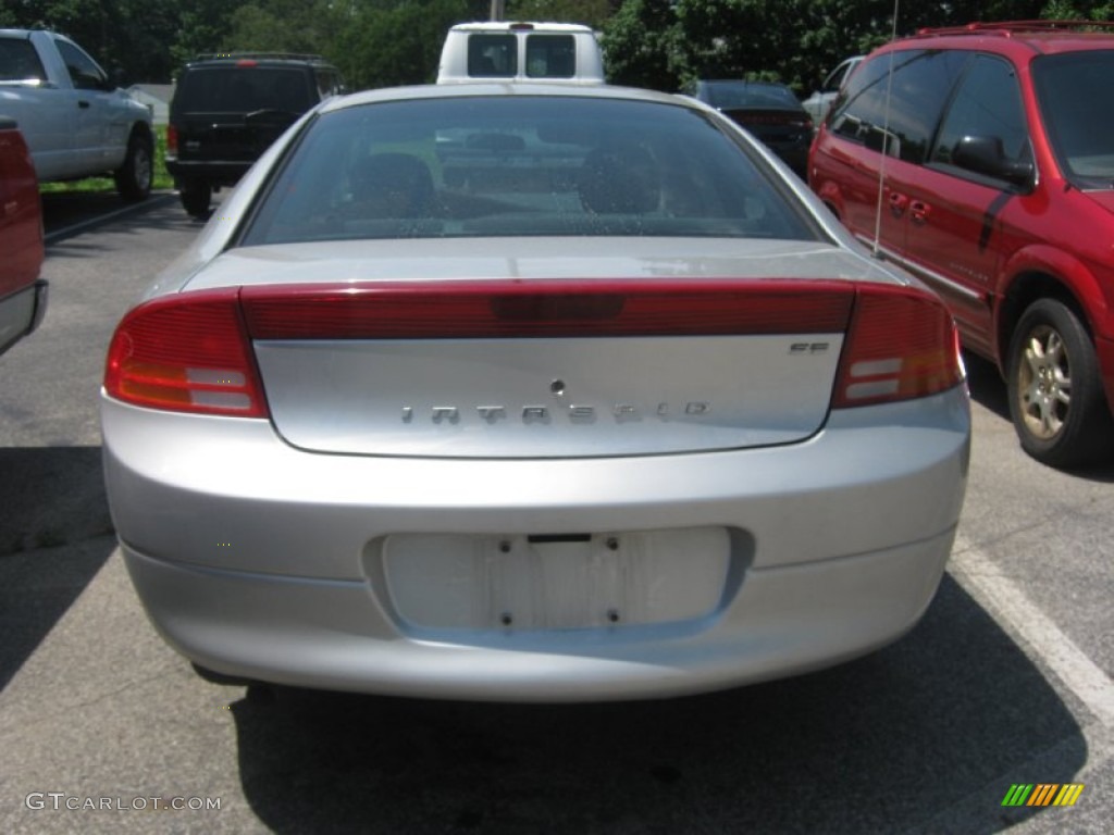 2004 Intrepid SE - Bright Silver Metallic / Dark Slate Gray photo #2