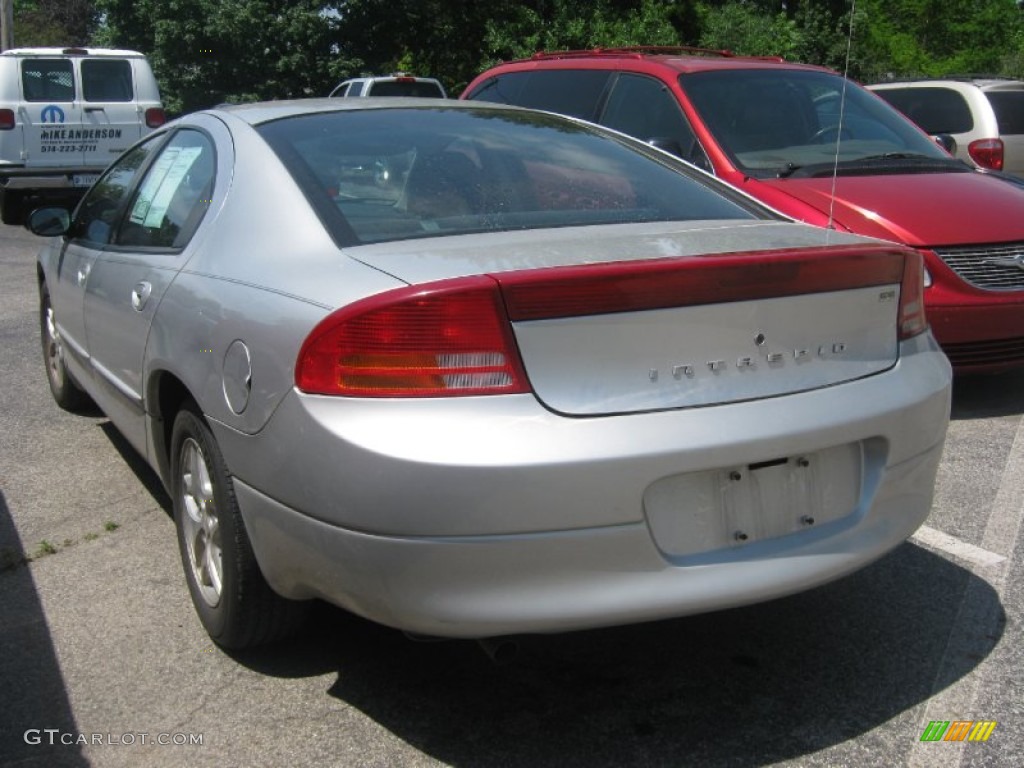 2004 Intrepid SE - Bright Silver Metallic / Dark Slate Gray photo #3