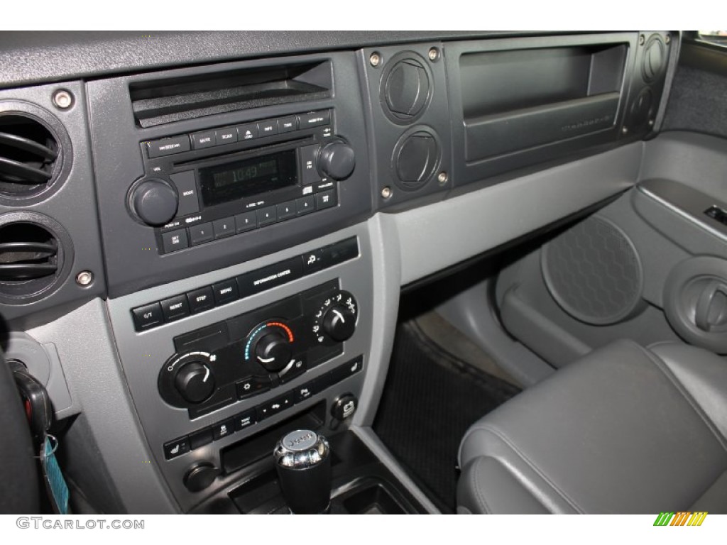 2006 Jeep Commander Standard Commander Model Controls Photo #82396818