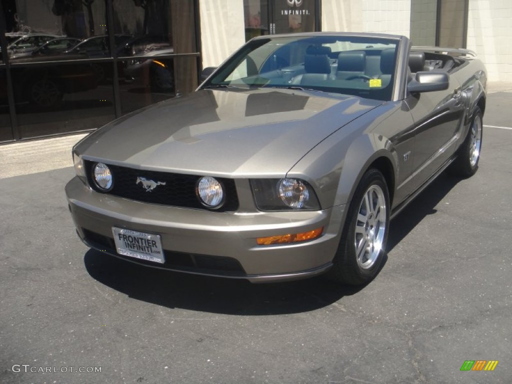 2005 Mustang GT Premium Convertible - Mineral Grey Metallic / Dark Charcoal photo #2