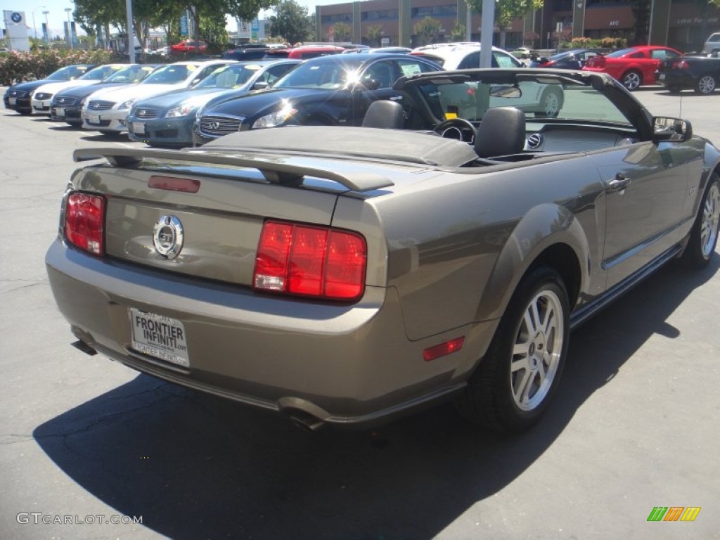 2005 Mustang GT Premium Convertible - Mineral Grey Metallic / Dark Charcoal photo #27