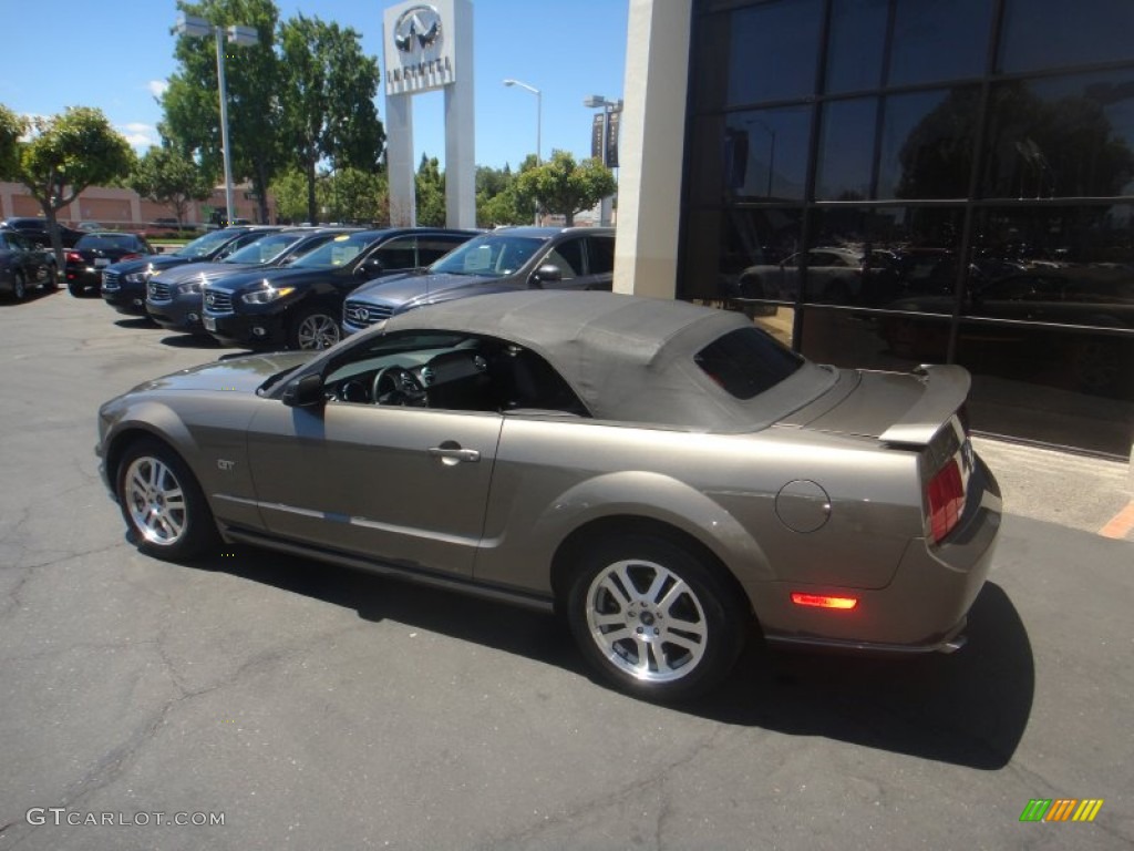 2005 Mustang GT Premium Convertible - Mineral Grey Metallic / Dark Charcoal photo #31