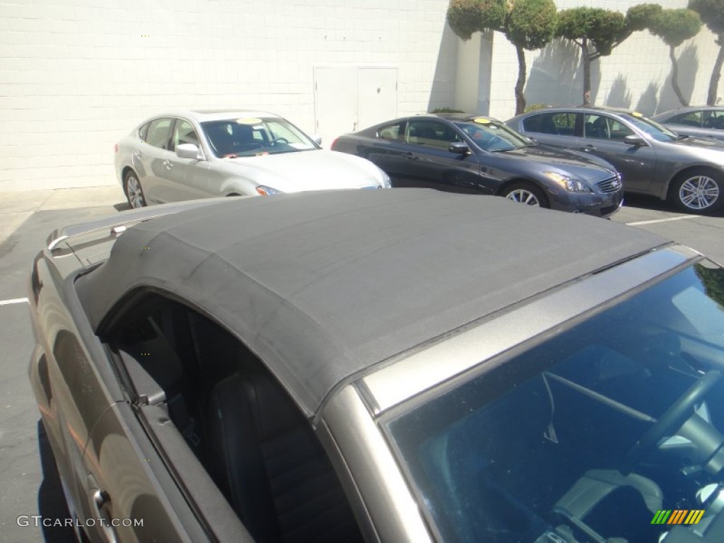 2005 Mustang GT Premium Convertible - Mineral Grey Metallic / Dark Charcoal photo #34