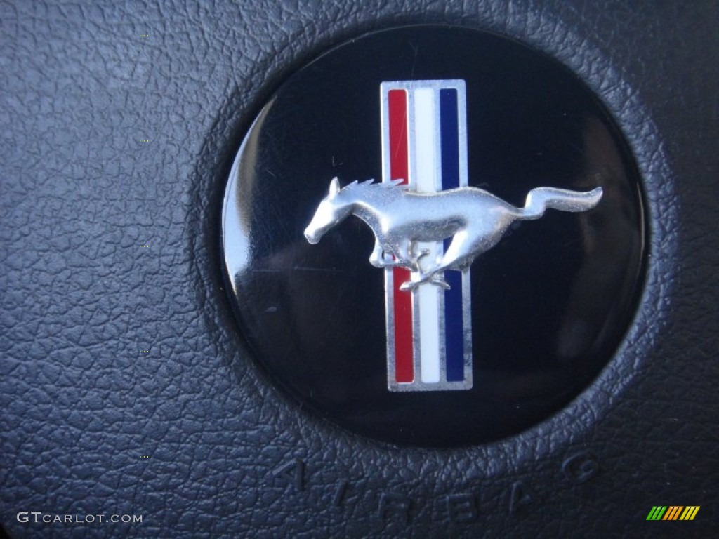 2005 Mustang GT Premium Convertible - Mineral Grey Metallic / Dark Charcoal photo #39
