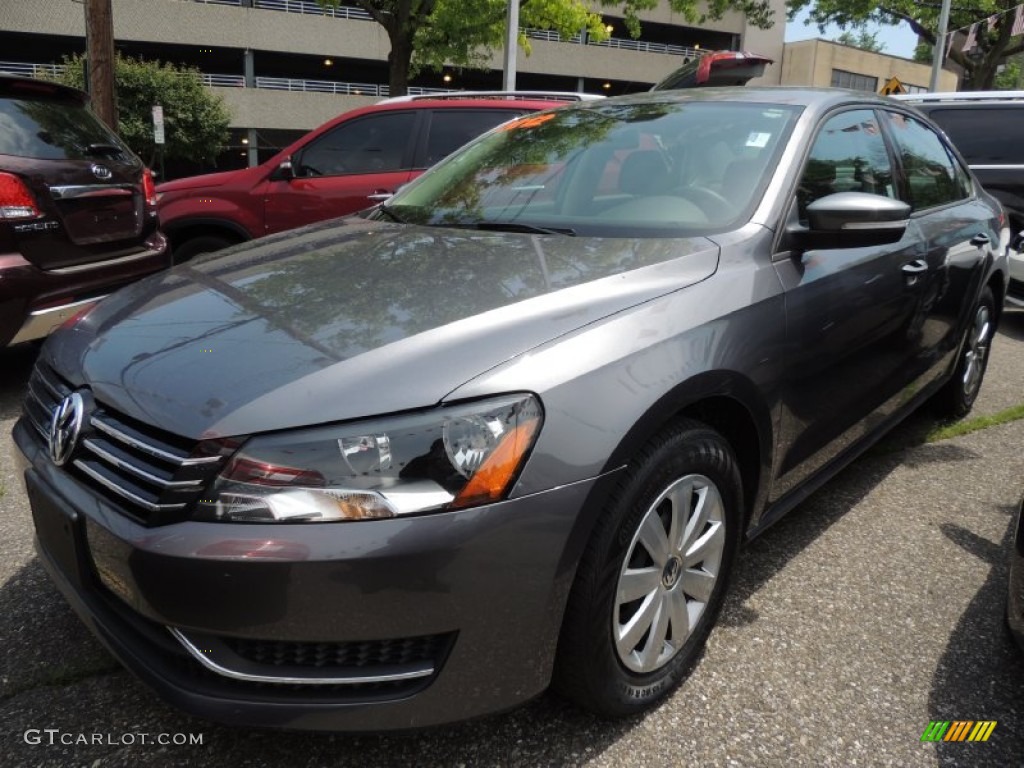 Platinum Gray Metallic 2012 Volkswagen Passat 2.5L S Exterior Photo #82401735