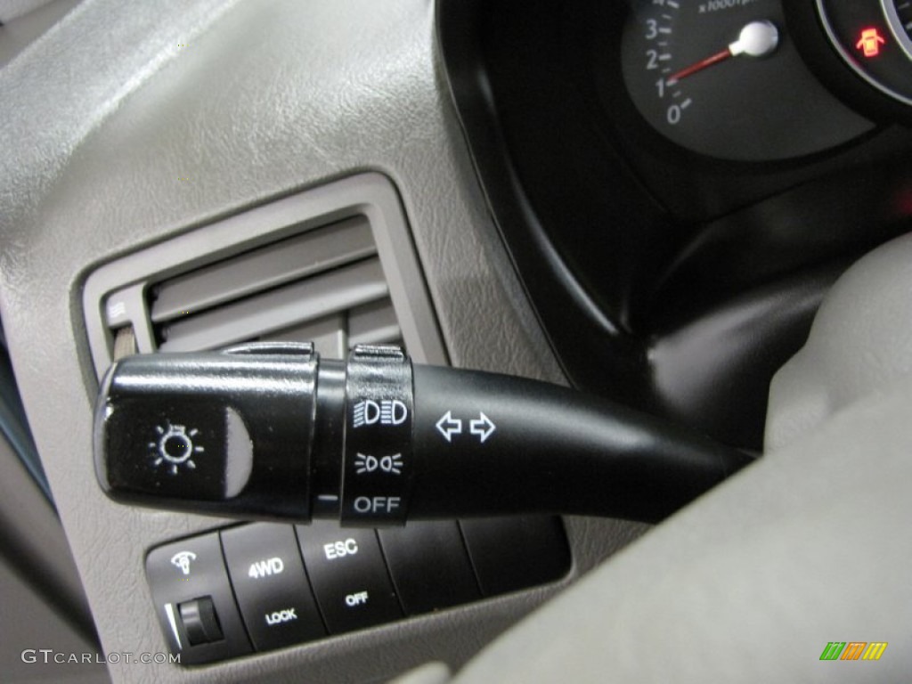 2007 Hyundai Tucson Limited 4WD Controls Photo #82401797
