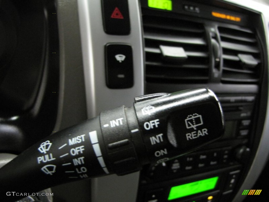 2007 Hyundai Tucson Limited 4WD Controls Photo #82401818