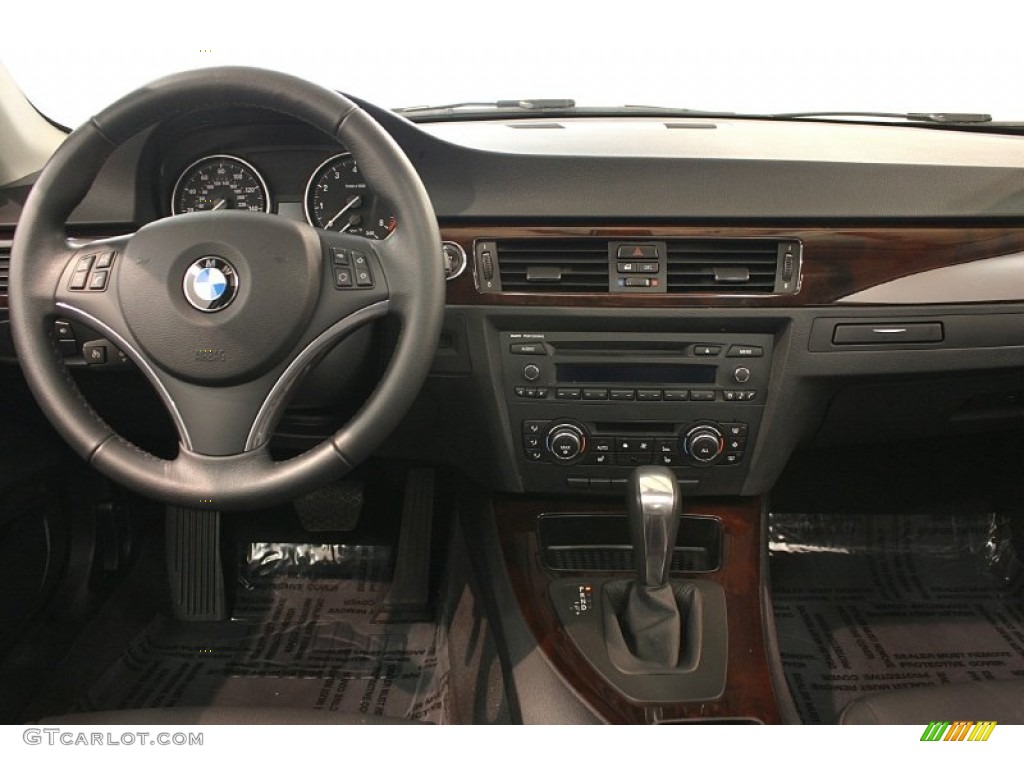 2010 3 Series 328i xDrive Coupe - Black Sapphire Metallic / Black photo #17
