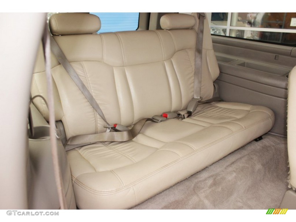 2001 Chevrolet Suburban 2500 LT 4x4 Rear Seat Photo #82407192
