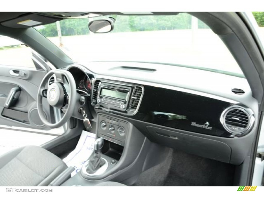 2012 Beetle 2.5L - Reflex Silver Metallic / Titan Black photo #17
