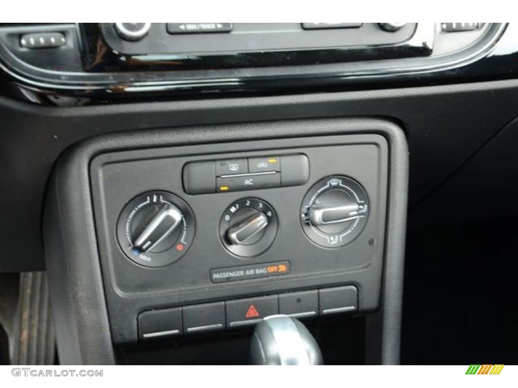 2012 Beetle 2.5L - Reflex Silver Metallic / Titan Black photo #24