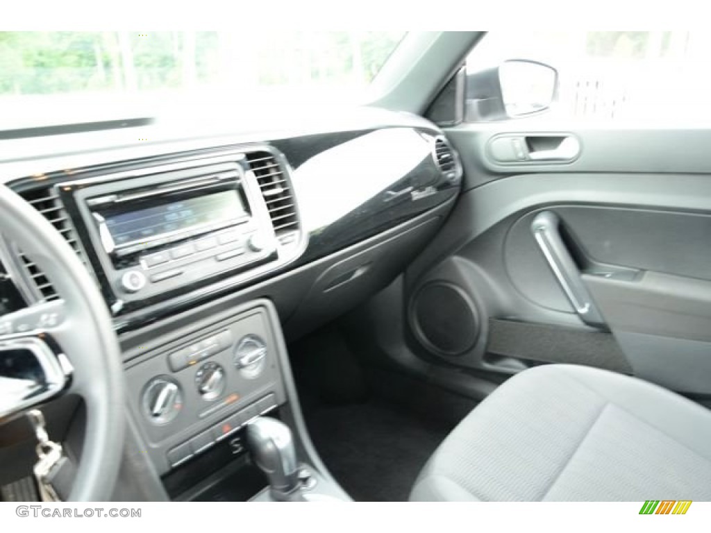 2012 Beetle 2.5L - Reflex Silver Metallic / Titan Black photo #25