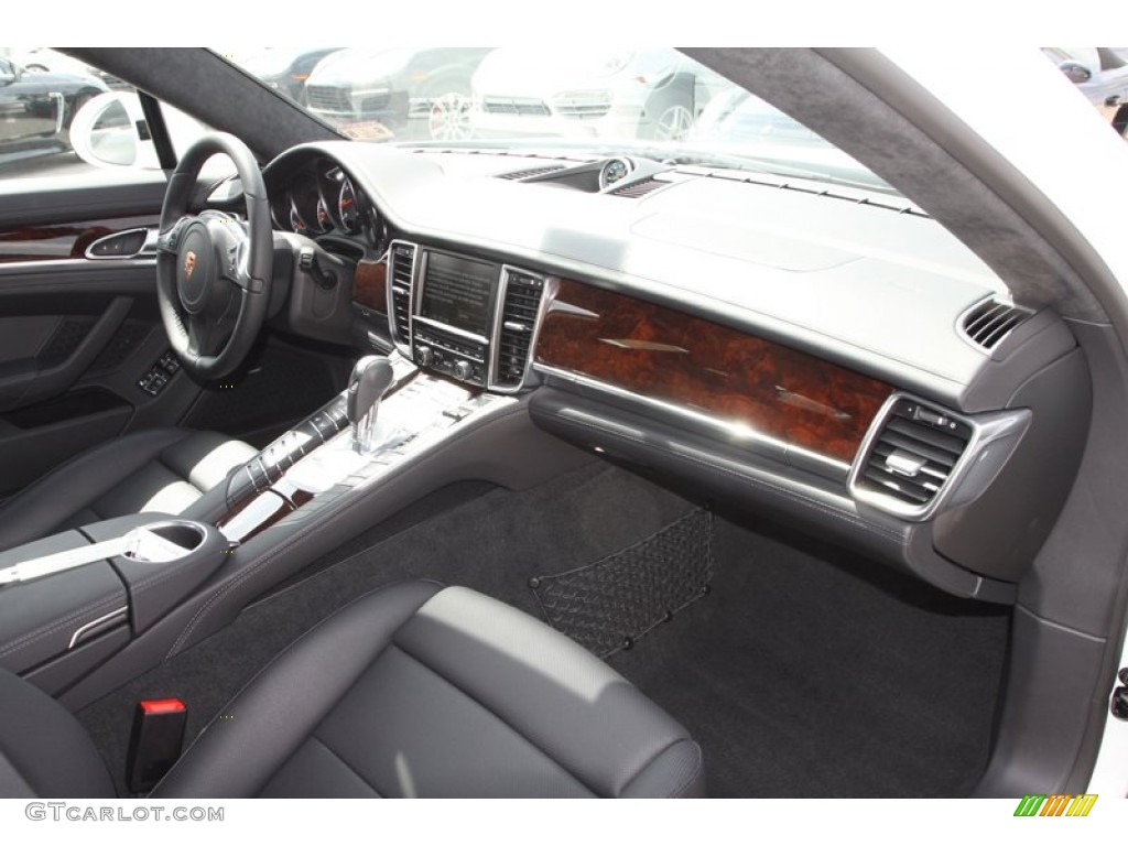 2013 Porsche Panamera Turbo Black Dashboard Photo #82412526