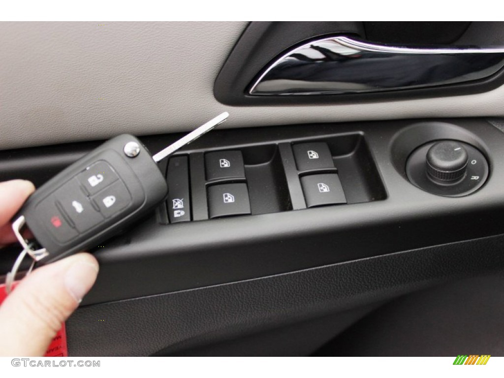 2013 Chevrolet Cruze LT Controls Photo #82412886