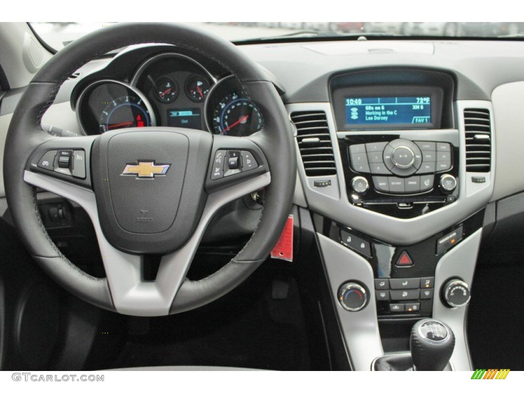 2013 Chevrolet Cruze LT Medium Titanium Dashboard Photo #82412952