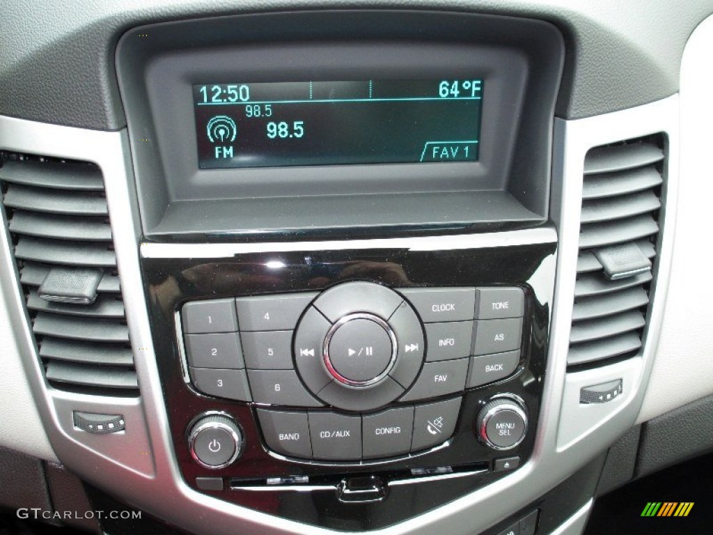 2013 Chevrolet Cruze LT Controls Photo #82412976