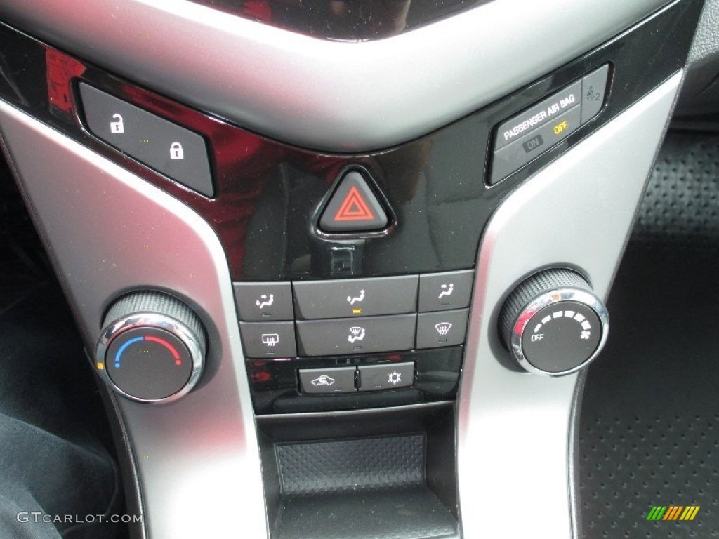 2013 Chevrolet Cruze LT Controls Photo #82413321