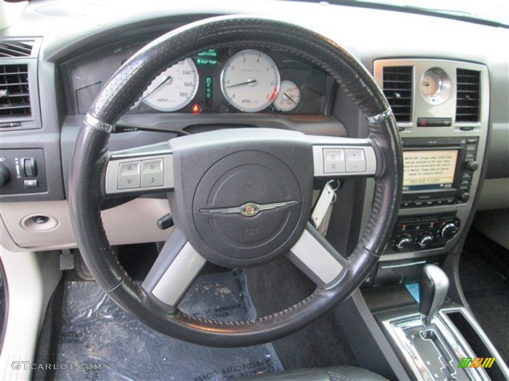 2006 Chrysler 300 C SRT8 Steering Wheel Photos