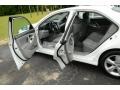 Super White - Camry SE Photo No. 12