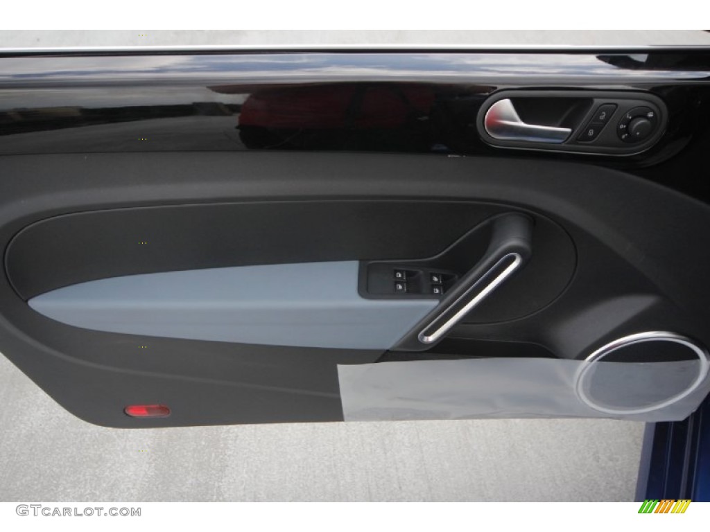 2013 Volkswagen Beetle Turbo Convertible Black/Blue Door Panel Photo #82423647