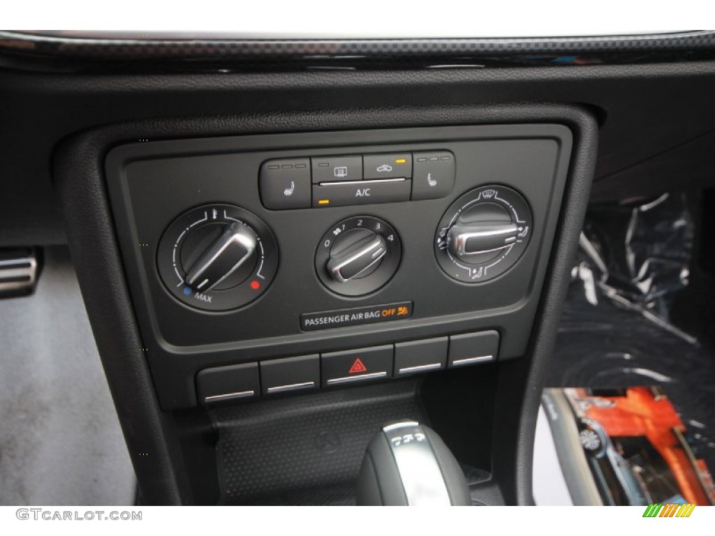 2013 Volkswagen Beetle Turbo Convertible Controls Photo #82423752
