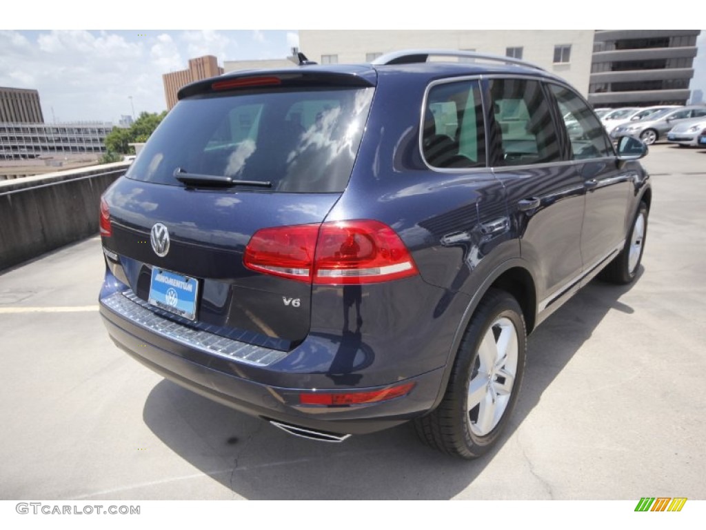 2013 Touareg VR6 FSI Lux 4XMotion - Night Blue Metallic / Saddle Brown photo #7