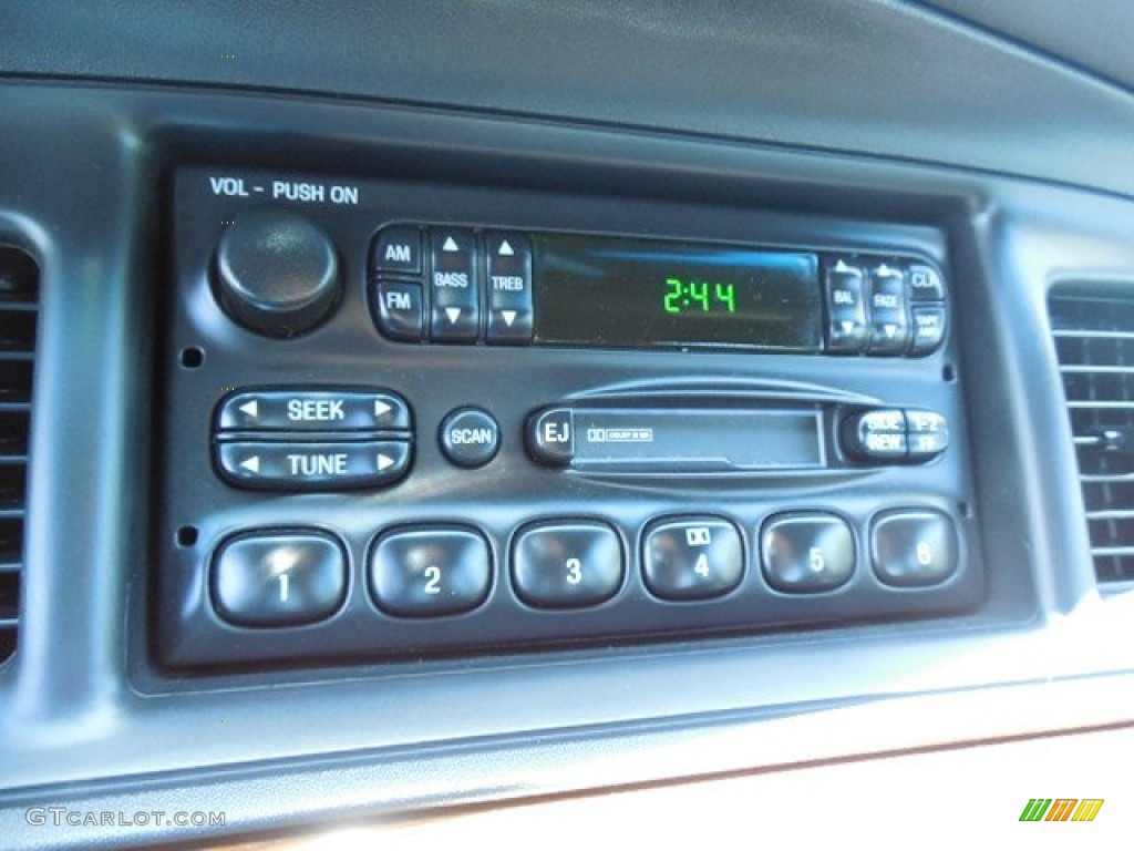 2002 Ford Crown Victoria Standard Crown Victoria Model Audio System Photo #82433948