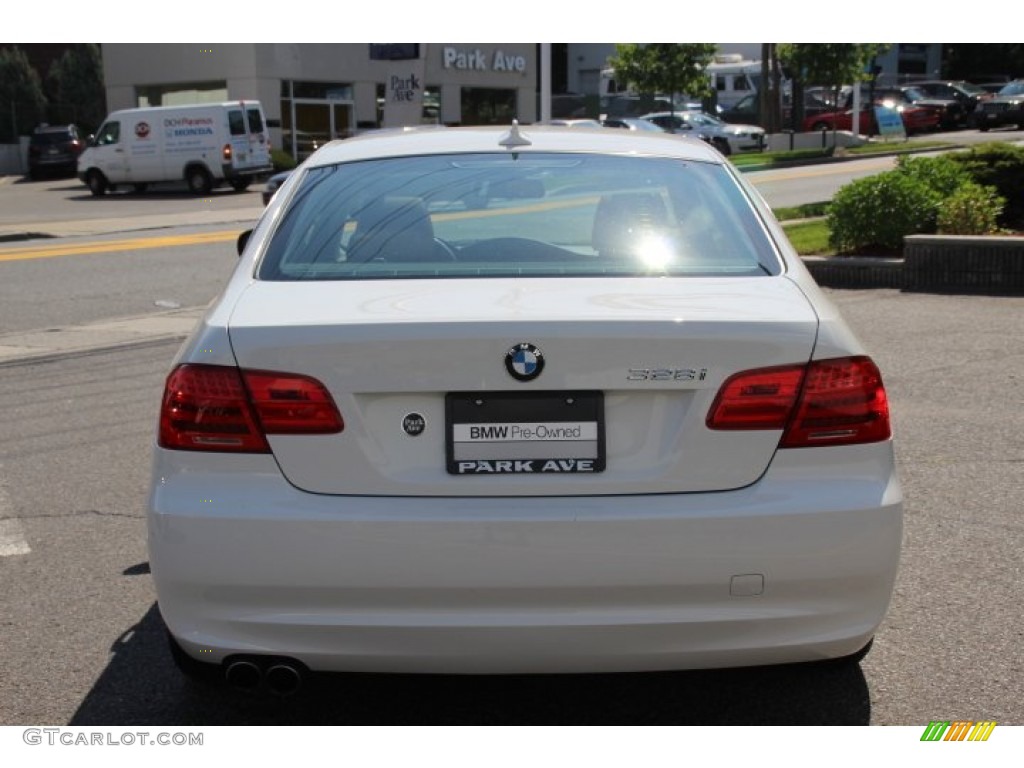 2013 3 Series 328i xDrive Coupe - Alpine White / Saddle Brown photo #6