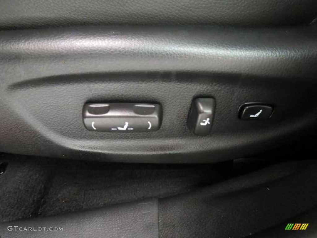 2011 Sorento SX V6 AWD - Snow White Pearl / Black photo #10
