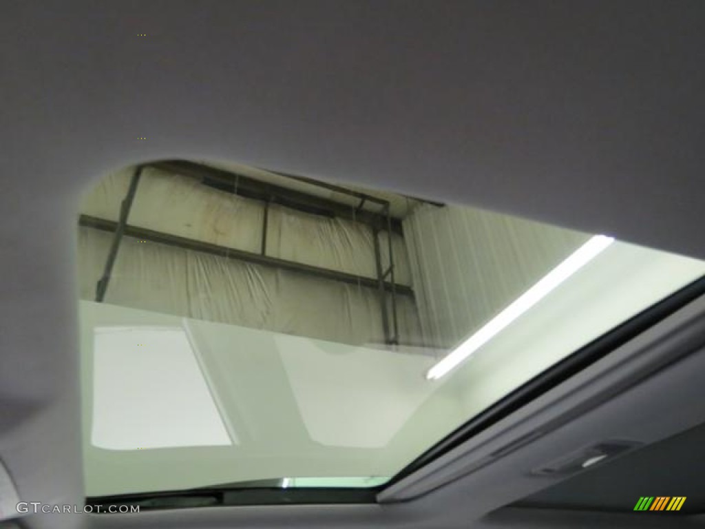 2011 Sorento SX V6 AWD - Snow White Pearl / Black photo #13