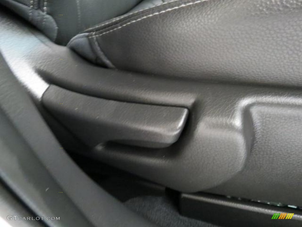 2011 Sorento SX V6 AWD - Snow White Pearl / Black photo #29