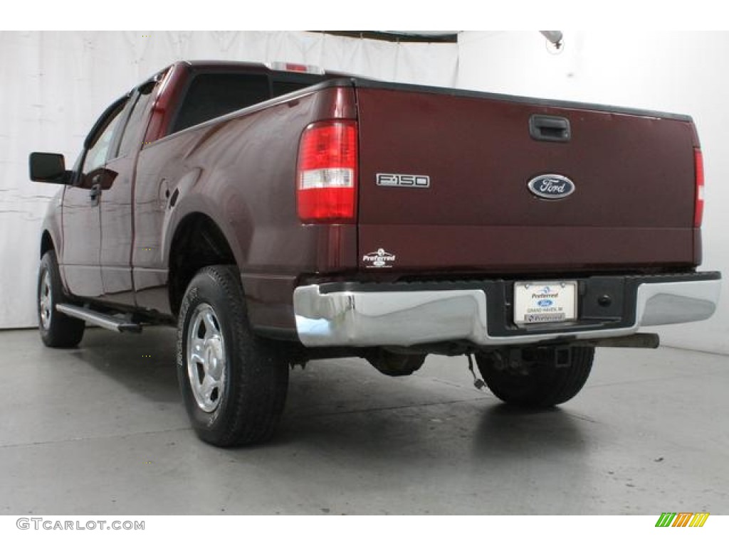 2005 F150 XL SuperCab 4x4 - Dark Toreador Red Metallic / Medium Flint Grey photo #9