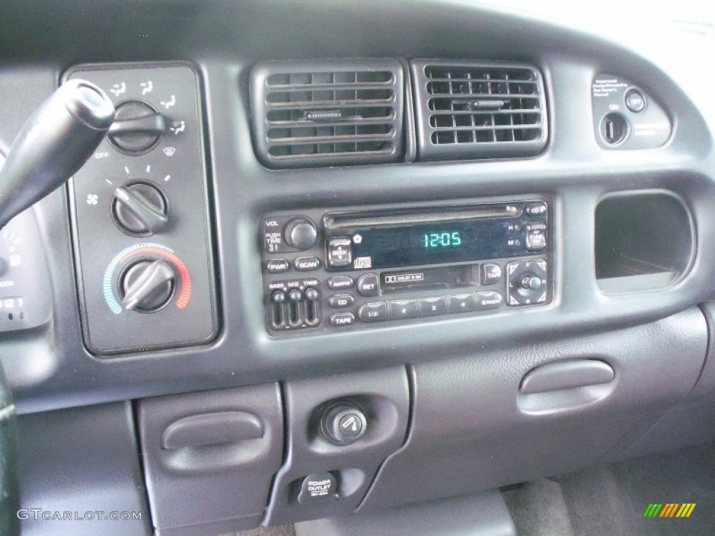 2002 Dodge Ram 3500 SLT Quad Cab Dually Controls Photo #82440752