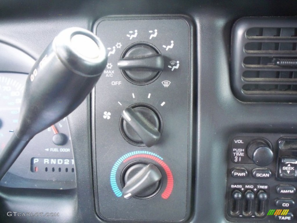 2002 Dodge Ram 3500 SLT Quad Cab Dually Controls Photo #82440789