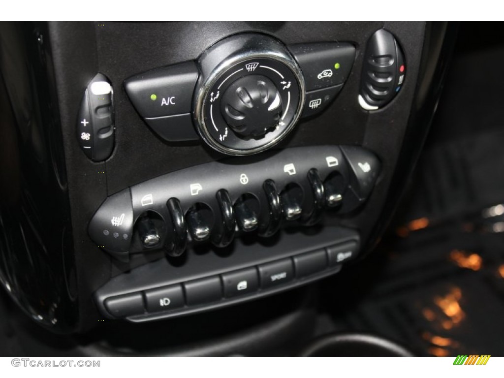 2012 Mini Cooper S Countryman All4 AWD Controls Photo #82443392