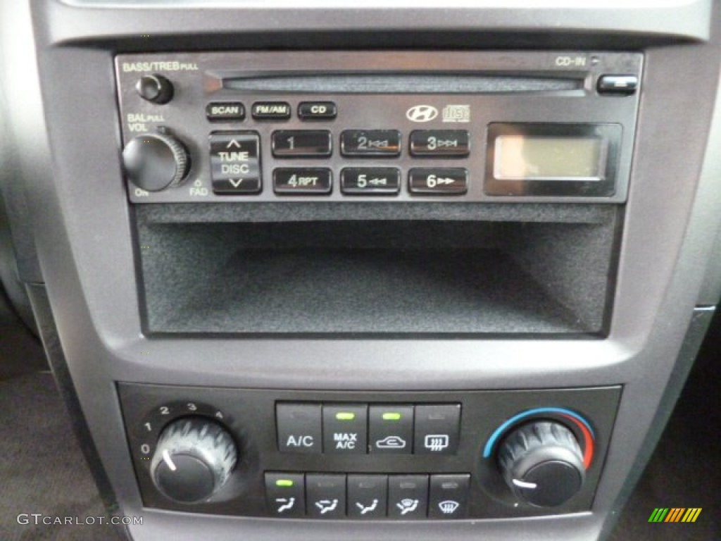2005 Hyundai Sonata GL Audio System Photos