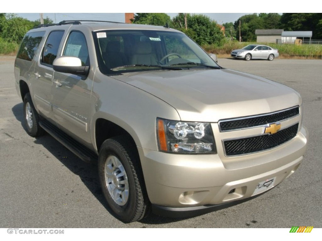 2013 Chevrolet Suburban 2500 LS Exterior Photos