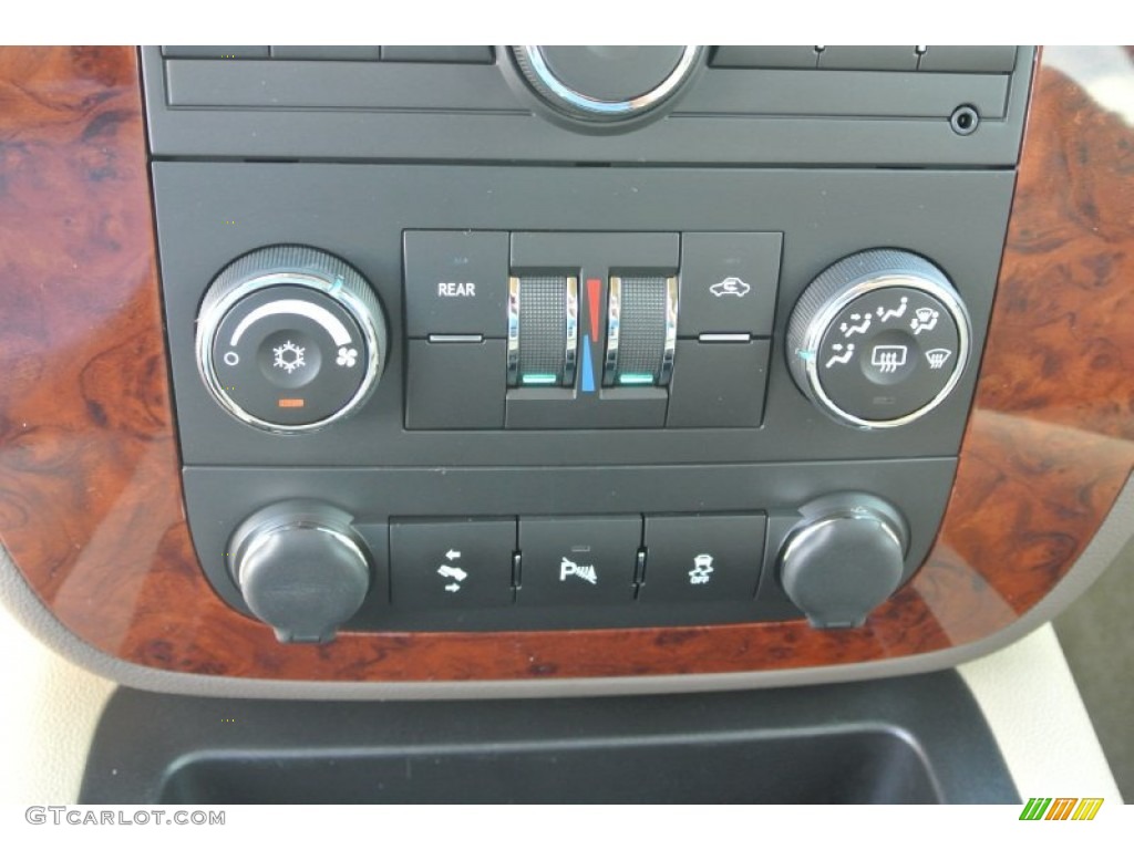2013 Chevrolet Suburban 2500 LS Controls Photo #82449981